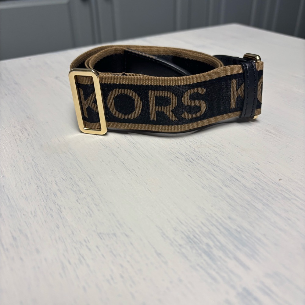 Michael Kors crossbody strap